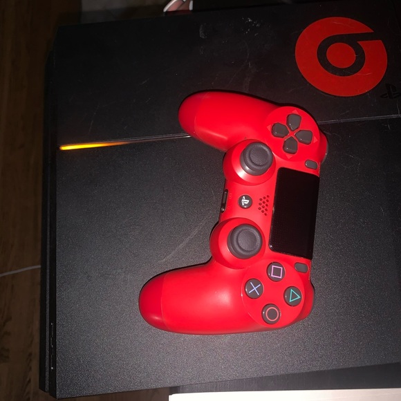 PS4 WITH CONTROLLER CORDS AND AN ACCOUNT WITH GAMES AND PS PLUS FOR ONE YEAR